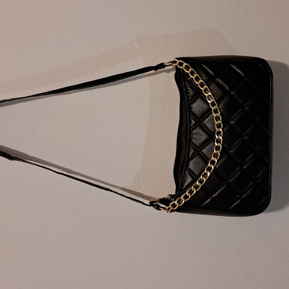 Black quilted design shoulder bag
